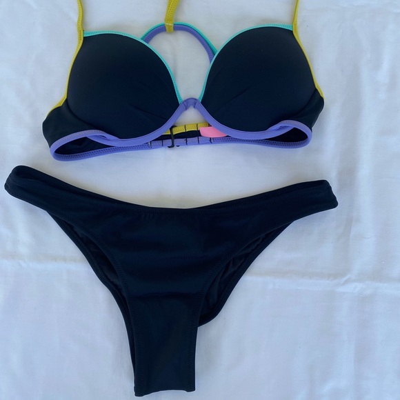 Victoria's Secret Other - NWOT VICTORIAs SECRET Swim Set - 32C/SMALL